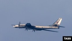 Российский стратегический бомбардировщик Ту-95, находящийся на вооружении с 1956 года