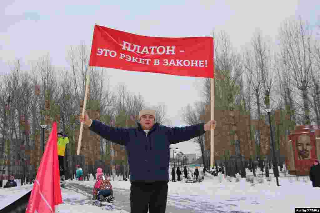 Митингка чыккан машина йөртүче