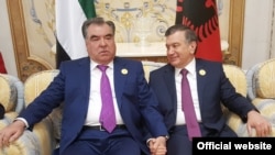Эмомалӣ Раҳмон ва Шавкат Мирзиёев. Акс аз бойгонӣ