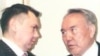 Рахат Алиев и Нурсултан Назарбаев беседуют в тихом уголке президентского дворца в 2001 году. Фото из книги Рахата Алиева «Крестный тесть». 