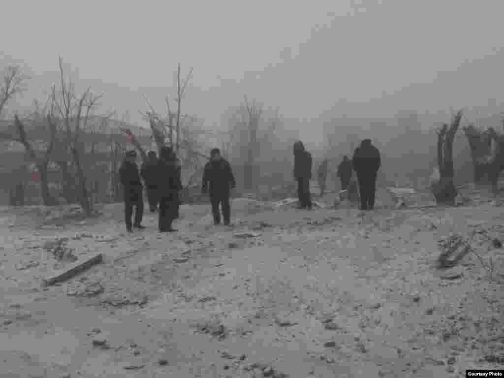 Қырғызстан төтенше жағдай министрлігінің хабарлауынша, жарақат алған бірнеше адам ауруханаға жеткізілген, апаттан мерт болғандар саны көбеюі мүмкін. 