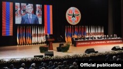 ՀՀԿ համագումար, արխիվային լուսանկար