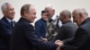 Путин встретился с представителями общественности (кто эти люди и как формировался состав участников мероприятия, не уточняется)