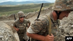 Լեռնային Ղարաբաղի Պաշտպանության բանակի զինվորները դիրքերում, արխիվ
