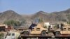 Owganystandaky NATO güýçlerine yük daşaýan ulaglar Pakistanyň "Torkham" serhet geçelgesinde togtadylan ýagdaýda. 28-nji noýabr, 2011.