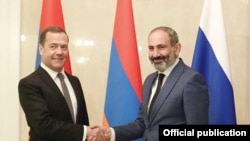 Պաշտոնական 