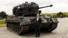 Канцлер ФРГ Олаф Шольц на фоне ЗСУ Gepard, которую Бундесвер собирается передать ВСУ. 24 августа 2022 года