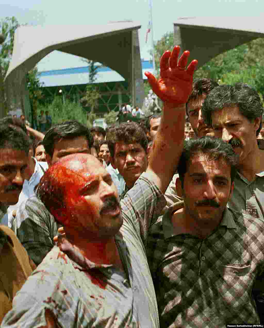 محمد خاتمی، رئیس‌جمهوری وقت، زمانی گفته بود نگران آن است که جای شاکيان و متهمان حادثه کوی دانشگاه عوض شود.
