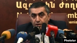 Armenia - Armen Rustamian, a leader of the Armenian Revolutionary Federation, at a news conference in Yerevan, 27Mar2015.