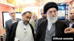 بازدید آیت‌الله خامنه‌ای از وزارت اطلاعات در نیمه اسفند ۸۹
