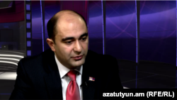 Էդմոն Մարուքյանը հարցազրույց է տալիս «Ազատությանը», արխիվ