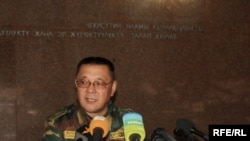 УКМК төрагасы Кеңешбек Дүйшөбаев маалымат жыйынында, 2010-жылдын 24-июну.