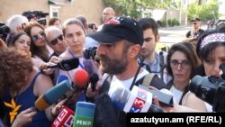 «Սասնա ծռեր» զինված խմբի անդամների մամլո ասուլիսը ՊՊԾ գնդի չեզոք տարածքում, 23-ը հուլիսի, 2016 թ․ 