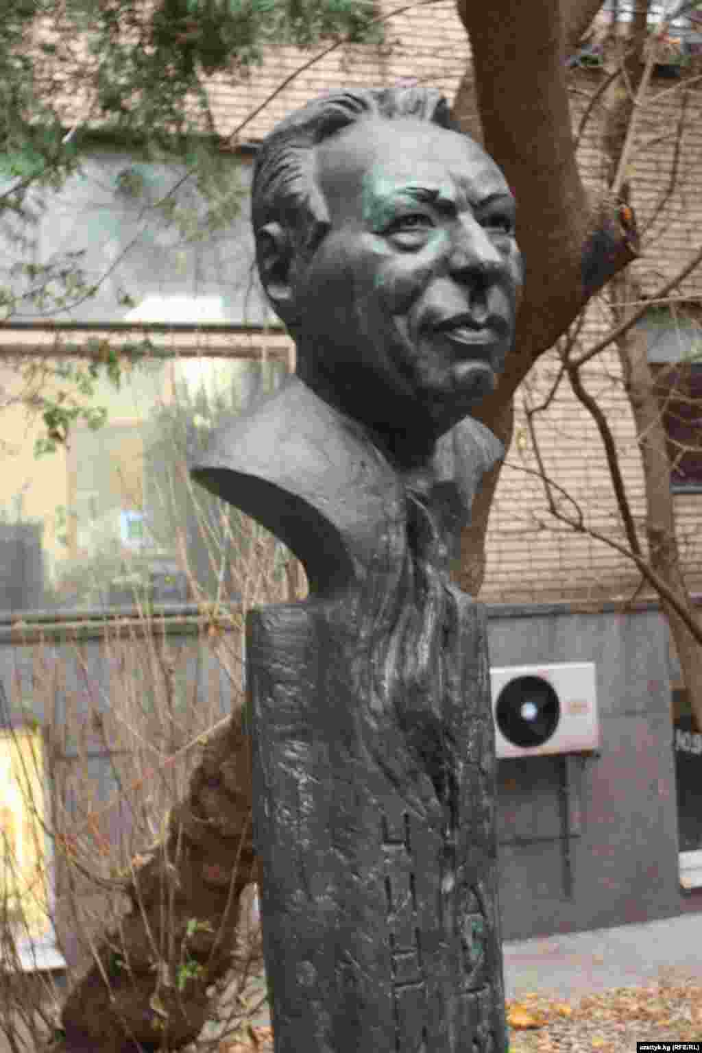 Айтматовду эскерген маданий иш-чаралар 25-26-октябрь күндөрү Москвада жана Татарстанда уланат.