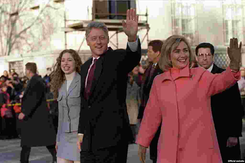 ABŞ: keçmiş prezident Bill Clinton xanımı Hillary (sağda) və qızı Chelsea ilə.