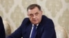 Pripadnici SIPA-e i policije RS-a ispred zgrade Vlade RS-a u Istočnom Sarajevu, BiH, 23. aprila 2025.