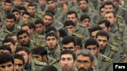 براى نخستين بار، يك فرمانده ارشد نظامى در جمهورى اسلامى ایران به حمايت برخى از «پاسداران» از رهبران مخالفان دولت اذعان كرد.