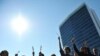 Umjetnici i aktivisti nevladinih organizacija iz cijele BiH pred zgradom Zajedničkih institucija BiH iskazuju protest na godišnjicu od općih izbora, 3. oktobar 2011.