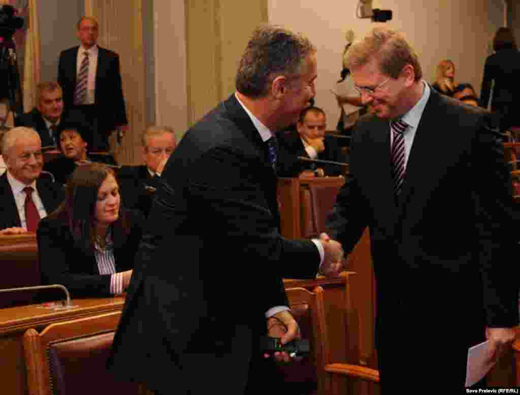 Evropski komesar Šrefan File i premijer Crne Gore Milo Đukanović - Evropski komesar Šrefan File i premijer Crne Gore Milo Đukanović u Skupštini Crne Gore, 11. novembar 2010