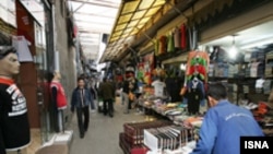 به گفته کارشناسان، اين سخت گيری ها، از يک سو باعث افزايش قيمت ها در ايران شد و قيمت تمام شده توليدات را از سوی ديگر بالا برد.