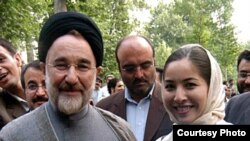 Роксана Сабери Ирандын мурдагы президенти Мухаммед Хатами менен.