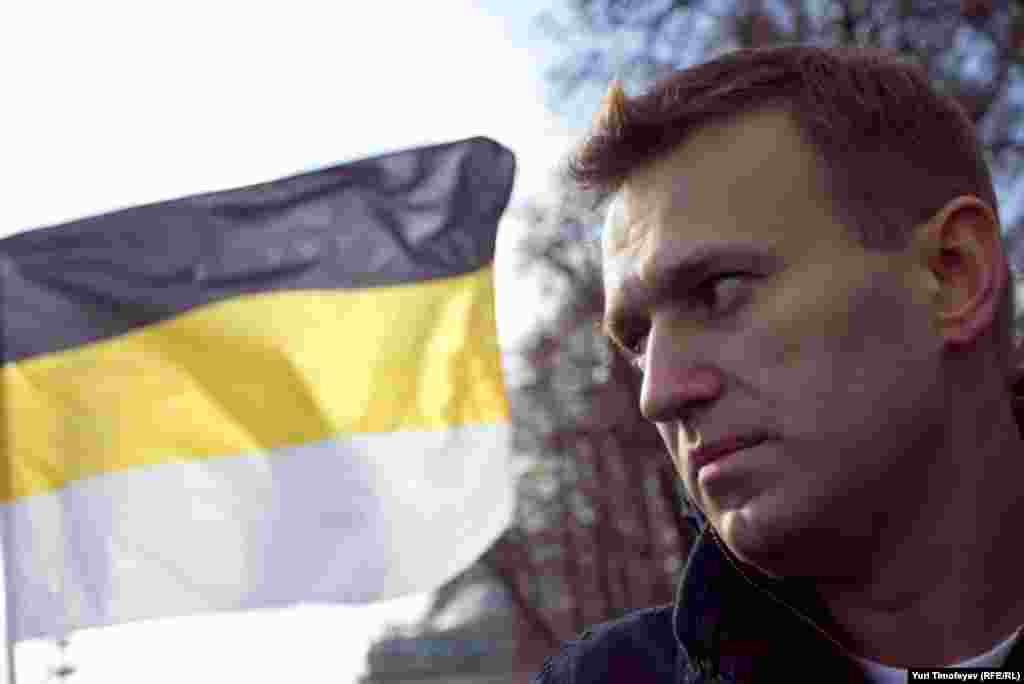 В ней приняли участие блогер Алексей Навальный (на фото), лидер "Движения против нелегальной иммиграции" Александр Белов, руководители и активисты других российских националистических движений. 