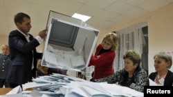 Югоосетинское общество и пресса, освещающая события, до сих пор пытаются получить ответ на сакральный вопрос: кому же отдаст голоса тот или иной не прошедший во второй тур кандидат