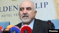 Armenia - Presidential candidate Paruyr Hayrikian gives a press conference in Yerevan, 5Feb2013.
