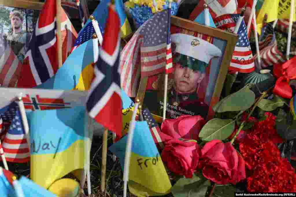 Портрет Торторичи. Ветеран морской пехоты США погиб в Краматорске, городе на востоке Украины, в июне 2023 года