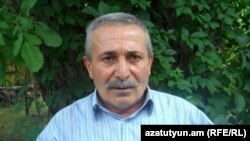 Վարդան Մալխասյանը հարցազրույց է տալիս «Ազատություն» ռադիոկայանին, Աշտարակ, 27-ը հունիսի, 2012թ.