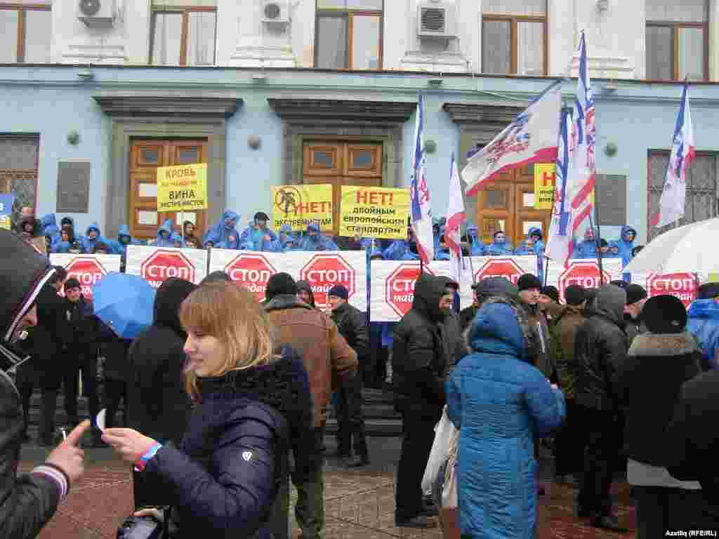 Акмәчәттә "Русское единство" фиркасе оештырган митинг
