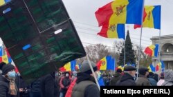 Учесници на протестите во Кишињев.