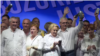 Liderul ALDE Călin Popescu Tăriceanu (stânga), premierul Viorica Dăncilă (centru) şi liderul PSD Liviu Dragnea, la mitingul din 9 iunie din Bucureşti