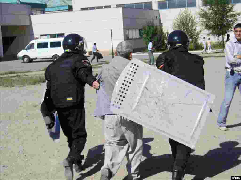 Часть оказавших сопротивление жителей оказалась в руках полиции. 