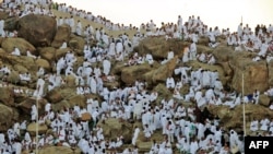 Muslim pilgrims arrive to pray at Mount Arafat today.