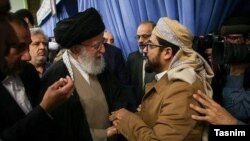 محمد الدیلمی در یکی از دیدارهایش با علی خامنهای، رهبر جمهوری اسلامی