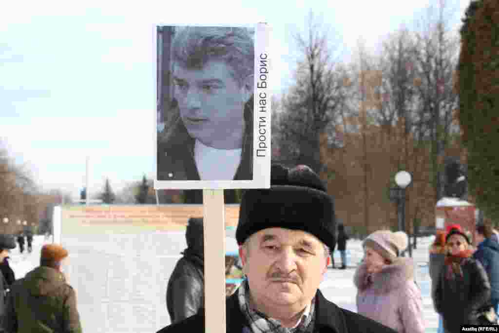 Митингта "Безне гафу ит Борис" дигән шигар күтәргән татар абзые