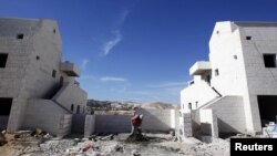 Radnik u jednom od novih jevrejskih naselja Maale Adumim u blizini Jerusalima