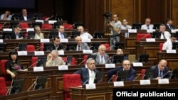 Ազգային ժողովի ոչ իշխանական խմբակցությունները խորհրդարանի նիստի ժամանակ, արխիվ