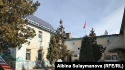 Бишкектеги мэрияга караштуу Балдарды жана жаштарды реабилитациялоо борборунун имараты.