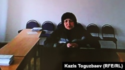 Заключенная Жанна Умирова из зала в женской тюрьме в поселке Жаугашты близ Алматы участвует через видеосвязь в заседании апелляционного суда, в котором рассматривается ее жалоба на отказ в смягчении наказания. Снимок сделан с монитора в зале Алматинского городского суда. Алматы,