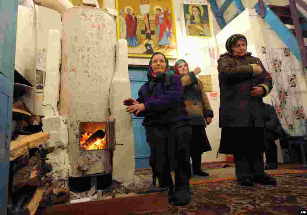 Білорусь – Різдвяне богослужінні в місті Вербовичі, приблизно за 350 кілометрів на південний схід від Мінська, 6 січня 2013 року