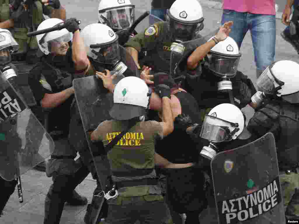 Акција на грчките специјалци во Атина, 05.10.2011.