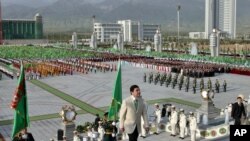 Түркмөнстан. Президент Гурбангулы Бердымухамедов. Ашхабад, 18-май, 2011-жыл. 