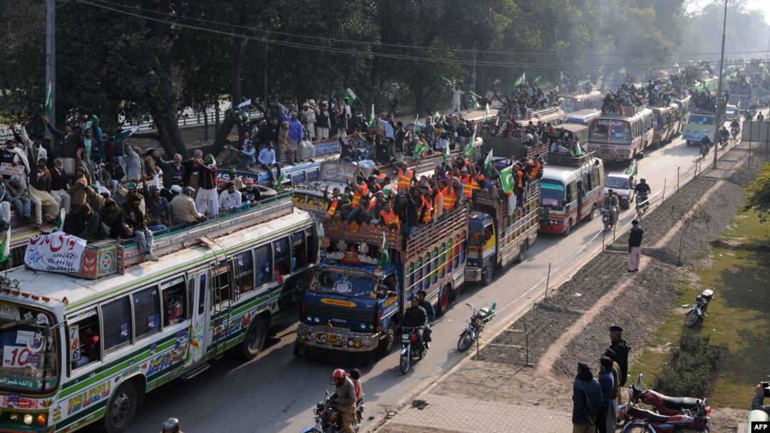 Supporters of Pakistani religious leader Muhammad Tahir-ul-Qadri take part in a protest march in Lahore on January 13.