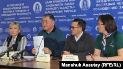 Азаматтық белсенділер "жиһадшылар" ісі бойынша сотталушыларға қатысты жиын өткізіп отыр. Алматы, 21 қараша 2018 жыл.