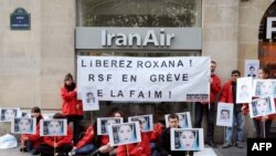 اعتصاب اعضای سازمان گزارشگران بدون مرز در مقابل دفتر ایران‌ایر در پاریس