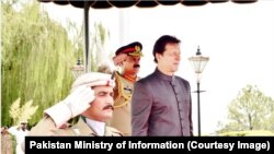 د عمران خان ګوند په وفاق او خیبر پښتونخوا کې واکمن دی