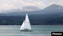 Առագաստանավ Սևանա լճում, արխիվ