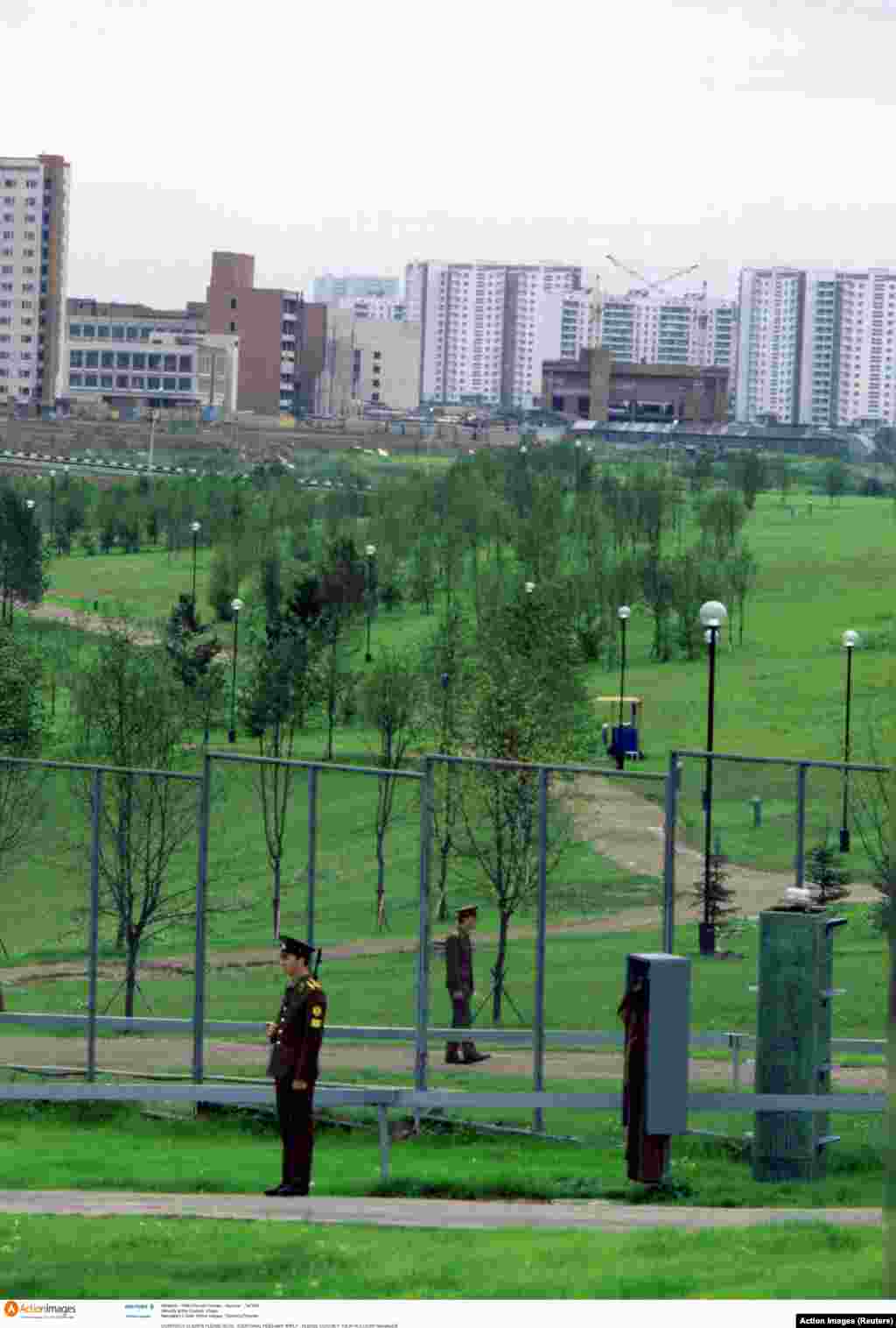 Вооруженное патрулирование Олимпийской деревни. Игры 1980 года состоялись восемь лет спустя после Олимпиады в Мюнхене, во время которой палестинские террористы убили 11 израильских спортсменов и тренеров. 